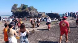 Tanah Lot Terus Dihujani Kunjungan Wisatawan-2