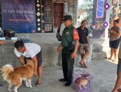 Babinsa dan Bhabinkamtibmas Pantau Vaksinasi Rabies di Gianyar