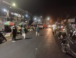 Blue Light Patrol Polsek Abiansemal Sambangi Pasar Tradisional, Beri Rasa Aman Masyarakat Saat Beraktivitas