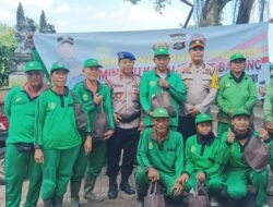 Dekatkan Diri Dengan Masyarakat, Minggu Kasih Polres Badung Bersama Staf Kebersihan Desa Buduk