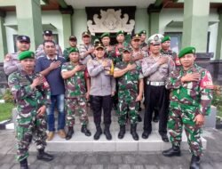 HUT TNI Ke-79: Kapolsek Mengwi Bersama Anggota Datangi Koramil 1611-04 Mengwi