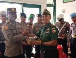 Dalam Rangka HUT TNI Ke-79, Polsek Kuta Utara Beri Kejutan Kepada Koramil 1611-03 Kuta