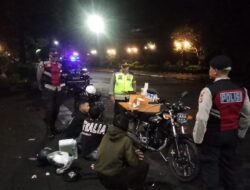 Blue Light Patrol Polsek Mengwi Dialogis dengan Masyarakat Sampaikan Imbauan Kamtibmas