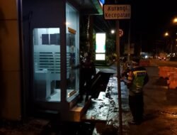 Tingkatkan Blue Light Patrol Polsek Mengwi Sambangi Mesin ATM