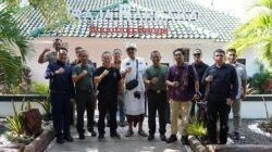 Pangdam IX/Udayana Menembak di Lapangan Tembak Praja Rakcaka Shooting Range