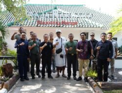 Pangdam IX/Udayana Menembak di Lapangan Tembak Praja Rakcaka Shooting Range